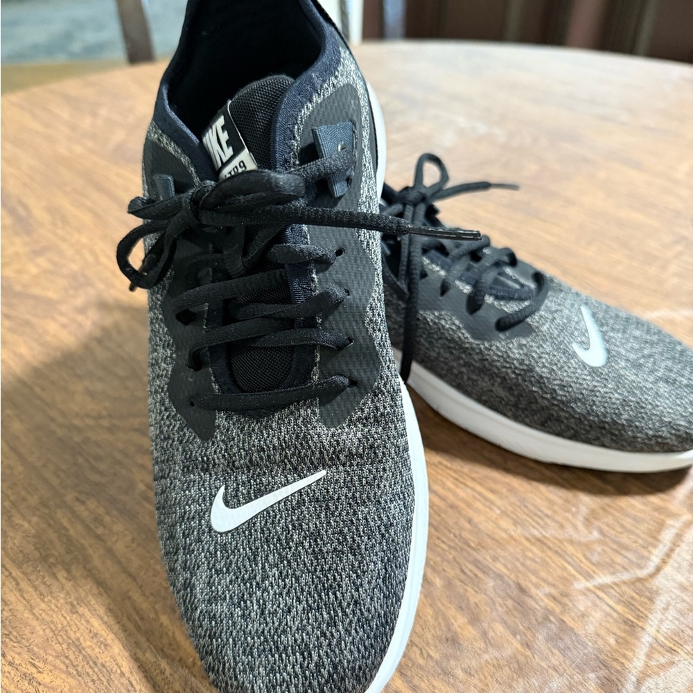 Nike Flex Trainers Shoes Size 9 EUC